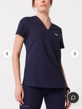 Figs scrub top